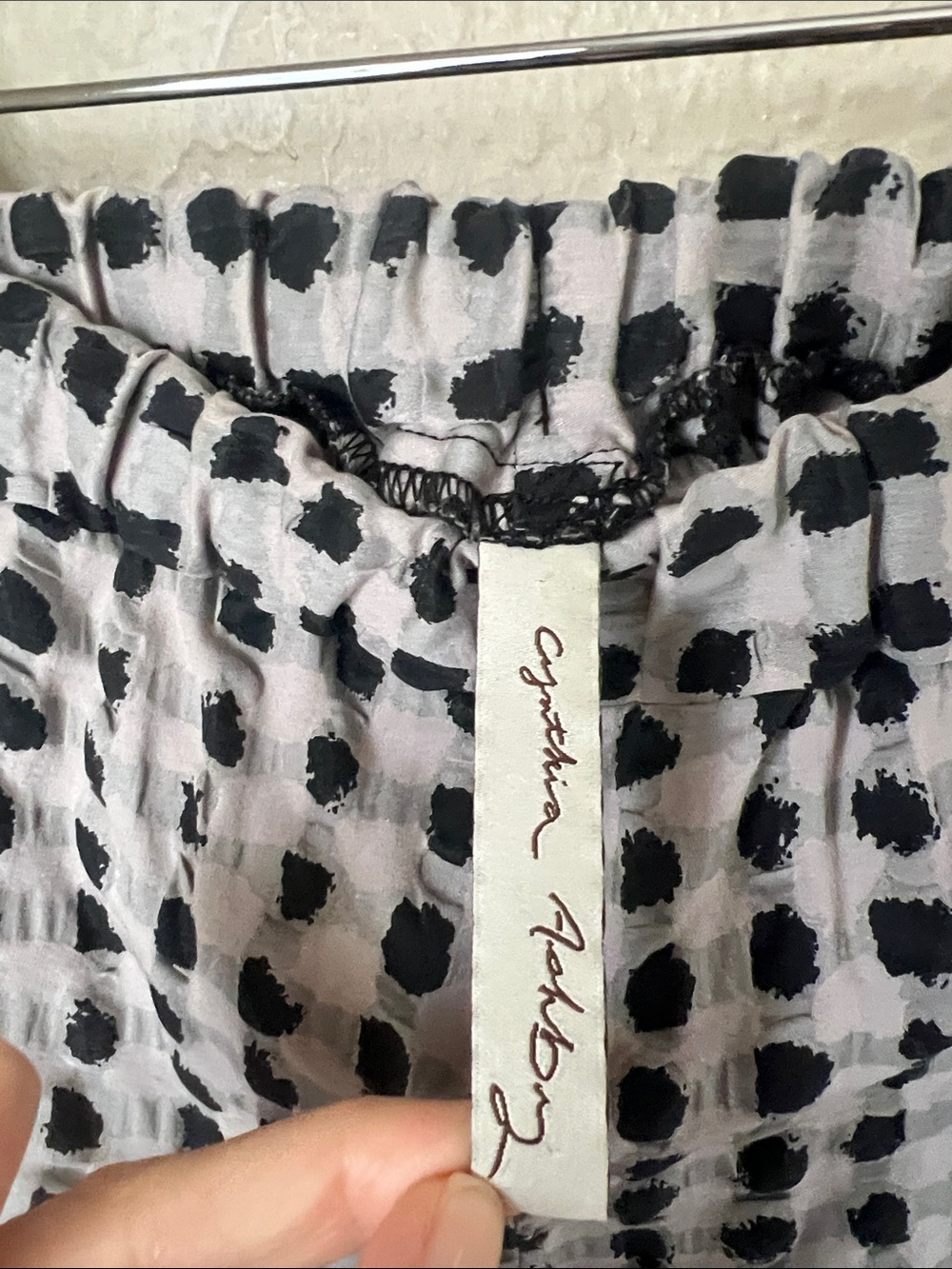Cynthia Ashby grey and black abstract checkered textured pull on crop pants - Picture 4 of 7